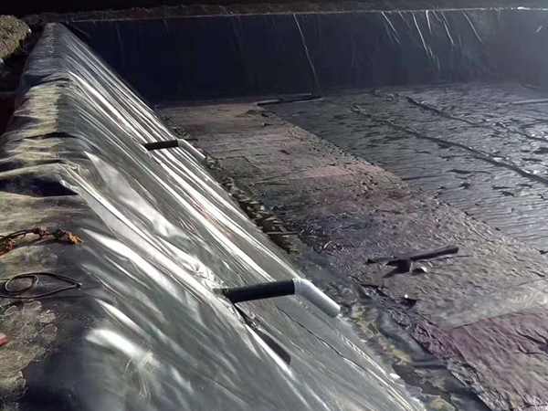 建設(shè)黑膜沼氣池日常安全事項(xiàng)須注意