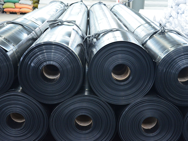 HDPE土工膜的檢測(cè)嚴(yán)格按照程序來(lái)。