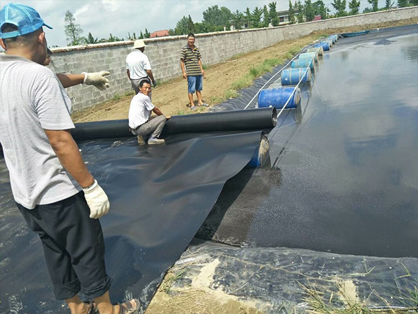 如何避免土工膜鋪設(shè)過程中的損壞？