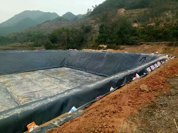 如何合理有效鋪設(shè)沼氣池防滲膜？