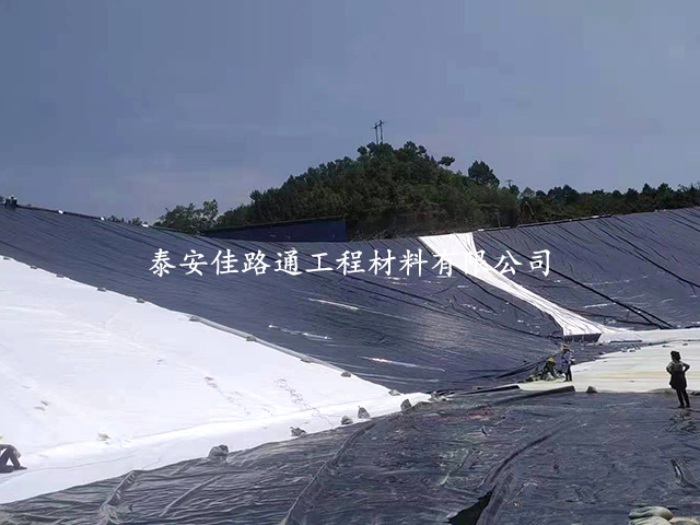魚塘建設(shè)鋪設(shè)養(yǎng)殖防滲膜效果顯著提升