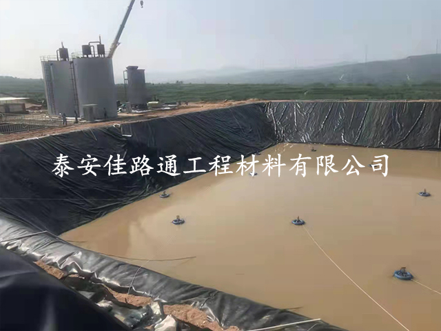 HDPE防滲膜廠家提醒您：焊接須保持干凈整潔。