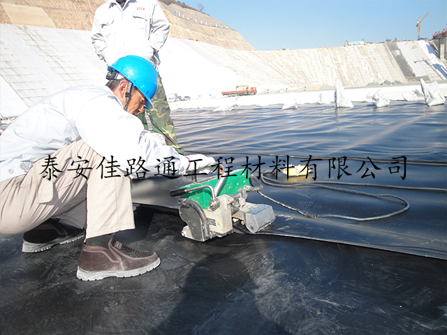 回顧防滲防滲土工膜其性能及應(yīng)用范圍。
