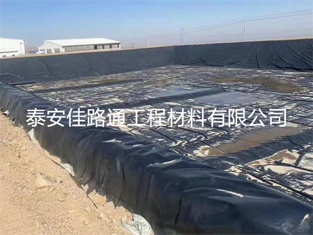 防滲土工膜的鋪設功課開課了 防滲土工膜的鋪設功課開課了