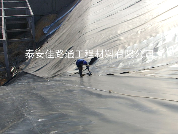 防滲土工膜的使用具有較強的環(huán)境適應力 防滲土工膜的使用具有較強的環(huán)境適應力