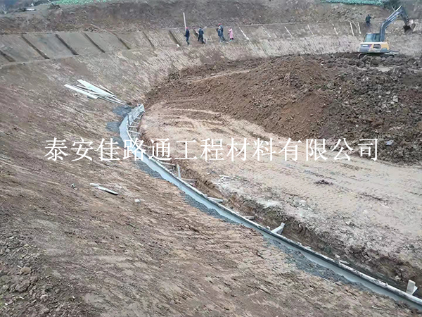 想要人工湖防滲膜發(fā)揮其優(yōu)秀特性該怎么做？