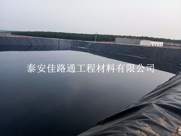 水產(chǎn)養(yǎng)殖防滲膜鋪設(shè)施工該如何進(jìn)行新舊膜的連接？