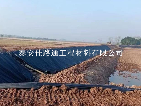 養(yǎng)殖防滲膜在施工過程中須格外專注 養(yǎng)殖防滲膜在施工過程中須格外專注