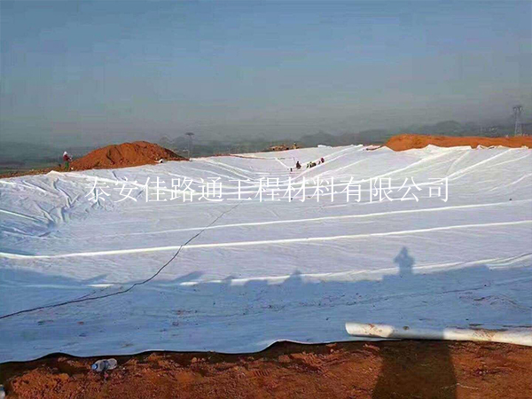 魚塘蝦池的建設(shè)為何大多選擇養(yǎng)殖防滲膜？