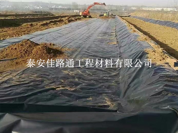 魚塘防滲膜出現(xiàn)了溶解現(xiàn)象有哪些原因？