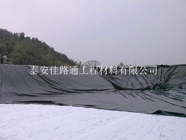 確定魚塘防滲膜的焊接方向使其施工“事半功倍” 確定魚塘防滲膜的焊接方向使其施工“事半功倍”