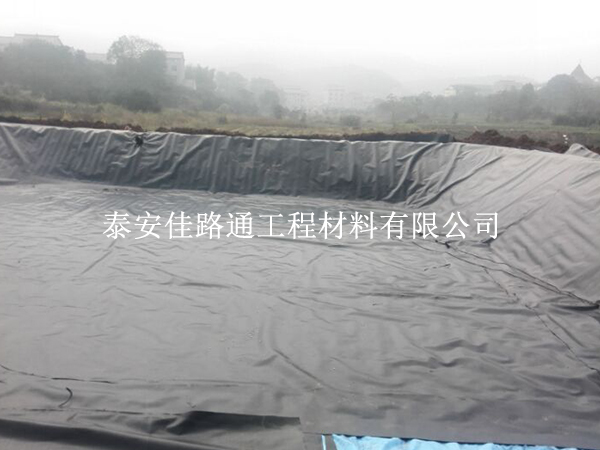 污水池防滲膜有光面與糙面兩種品質 污水池防滲膜有光面與糙面兩種品質