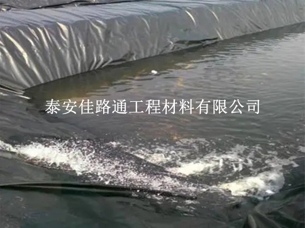 鋪設(shè)魚蝦養(yǎng)殖防滲膜有5個(gè)鋪設(shè)問題須注意 鋪設(shè)魚蝦養(yǎng)殖防滲膜有5個(gè)鋪設(shè)問題須注意