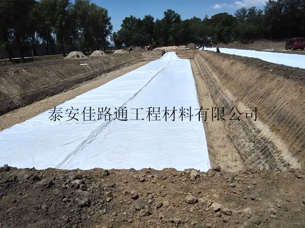 復合土工膜施工工序:簡潔高效的新方法 復合土工膜施工工序:簡潔高效的新方法