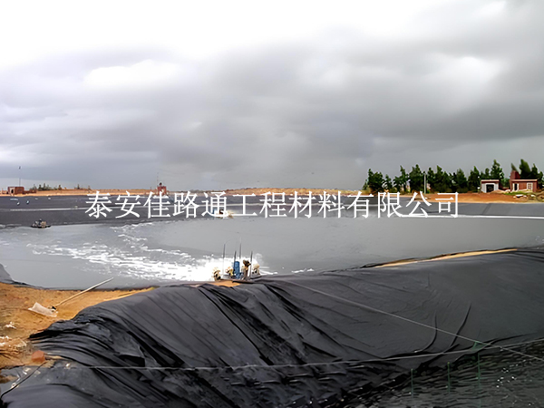 水產(chǎn)養(yǎng)殖防滲膜雨季施工注意事項(xiàng) 水產(chǎn)養(yǎng)殖防滲膜雨季施工注意事項(xiàng)