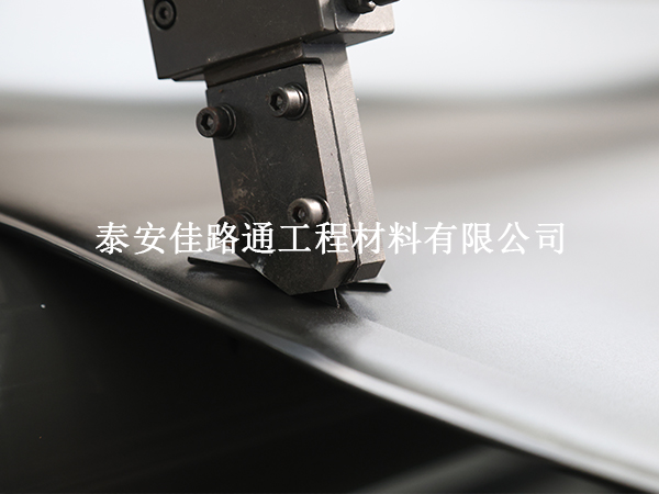 水產(chǎn)養(yǎng)殖防滲膜鋪設(shè)細節(jié)工藝：精準(zhǔn)高效，守護水質(zhì)