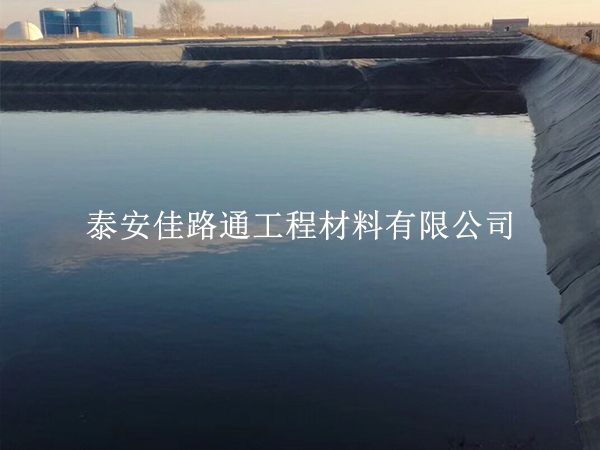 蓄水池防滲膜鋪設(shè)咋井然有序？這些方法少亂子