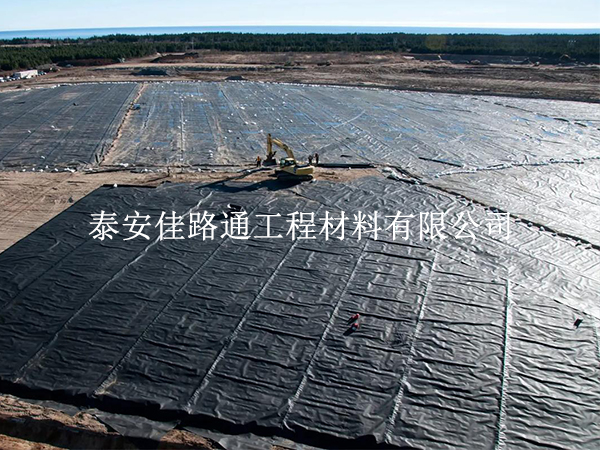 藕池防滲膜怕破損？這樣回填保護(hù)才靠譜