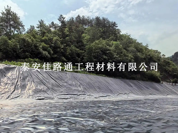 養(yǎng)殖防滲膜基面平整度管控：筑牢防滲根基，規(guī)避養(yǎng)殖隱患