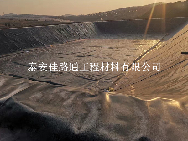 人工湖防滲膜施工焊接注意事項(xiàng) 規(guī)范操作杜絕滲漏隱患 人工湖防滲膜施工焊接注意事項(xiàng) 規(guī)范操作杜絕滲漏隱患