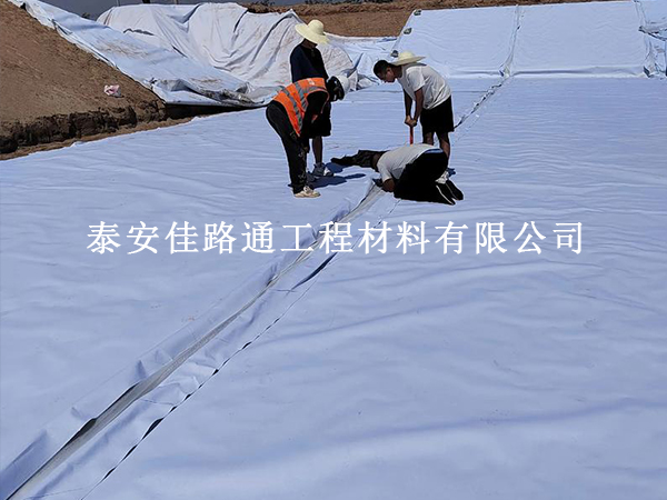 長絲土工布鋪設(shè)前基面清理技巧 新手也能一次做對(duì)