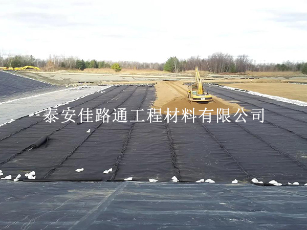 拒絕破損隱患:尾礦庫防滲膜鋪設(shè)保護(hù)層的核心邏輯 拒絕破損隱患:尾礦庫防滲膜鋪設(shè)保護(hù)層的核心邏輯